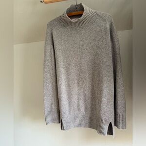 Men’s mock-neck like sweater. Size Small